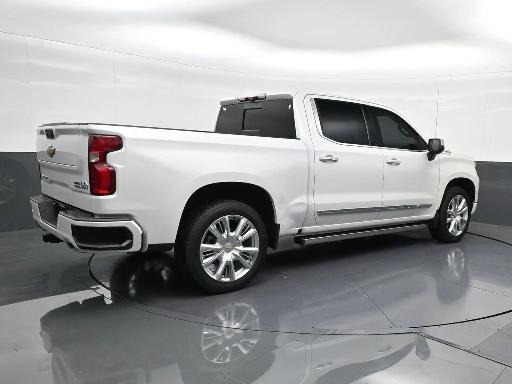 2023 Chevrolet Silverado 1500 High Country photo 5