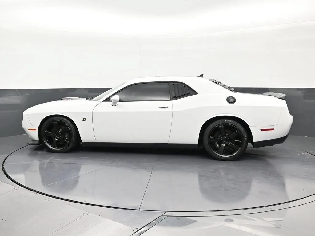 2016 Dodge Challenger 392 Hemi Scat Pack Shaker photo 2