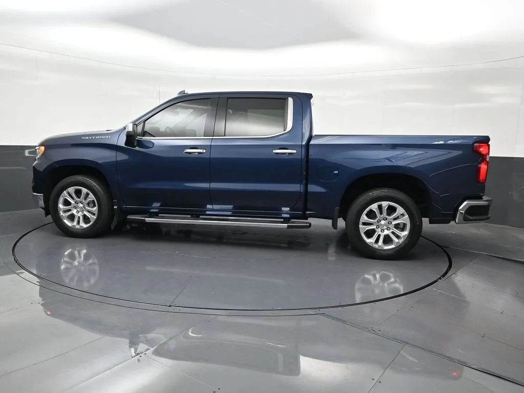 2023 Chevrolet Silverado 1500 LTZ photo 2
