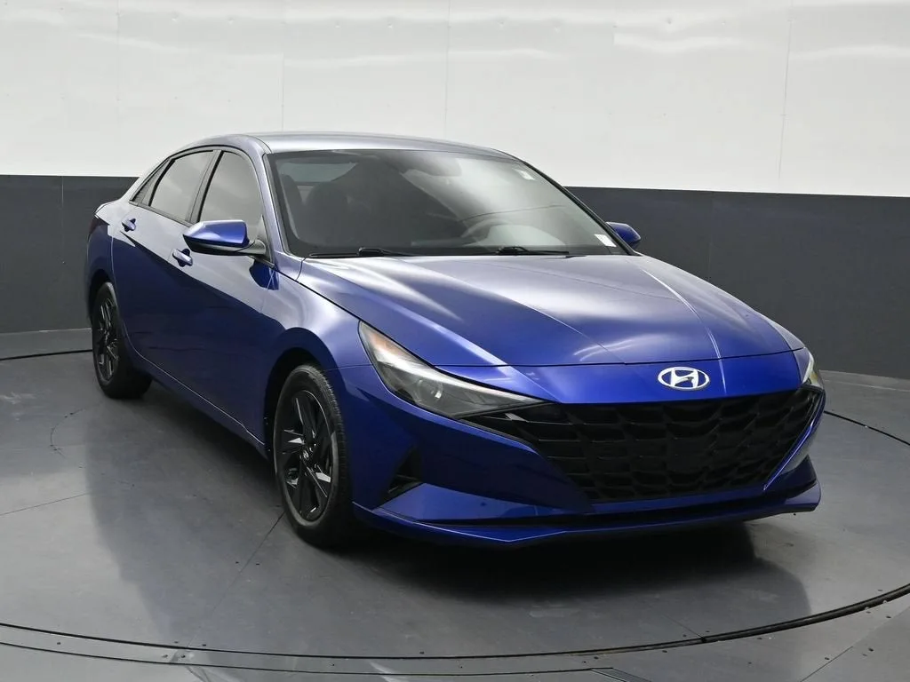 2023 Hyundai Elantra SEL photo 8