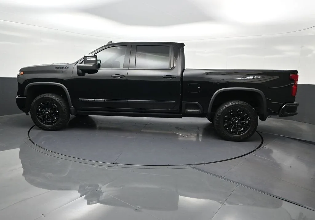 2024 Chevrolet Silverado 2500 HD High Country photo 2