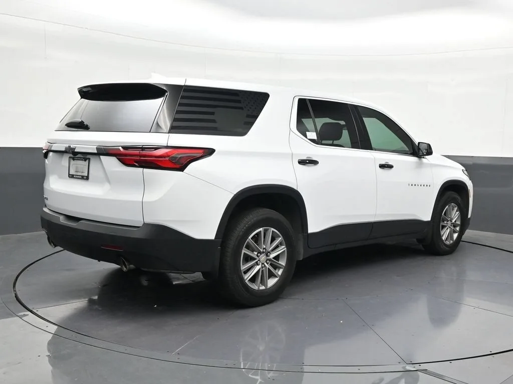 2023 Chevrolet Traverse LS photo 5