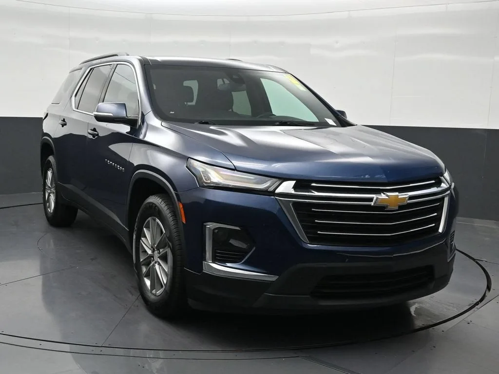 2023 Chevrolet Traverse LT Cloth photo 8