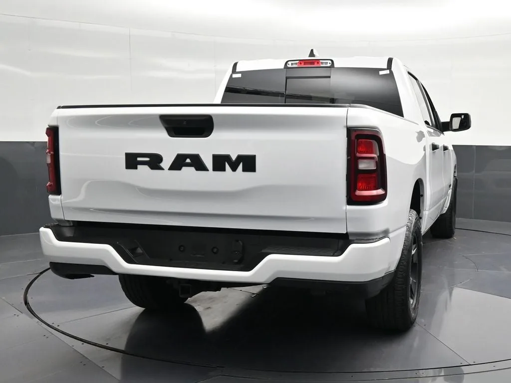 2025 RAM 1500 Tradesman photo 2