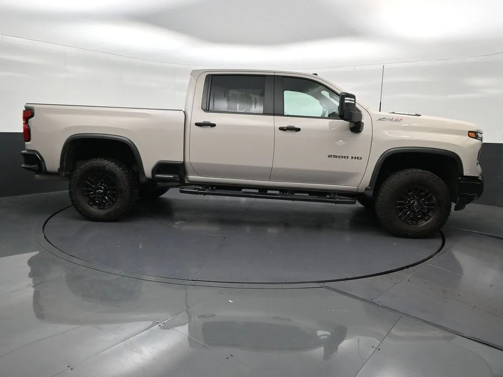 2026 Chevrolet Silverado 2500 HD ZR2 photo 7