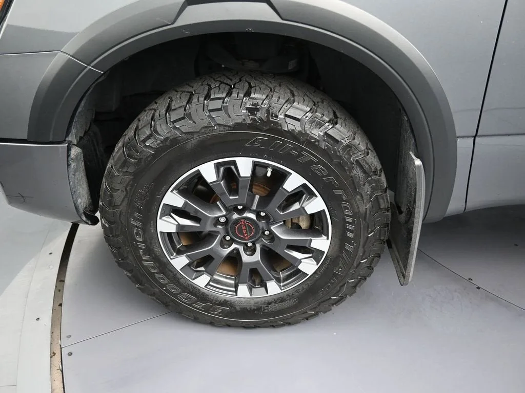 2023 Nissan TITAN Crew Cab PRO-4X 4x4 photo 9