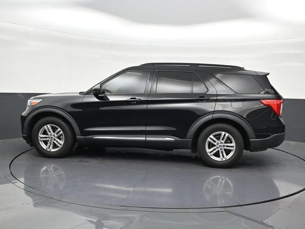2021 Ford Explorer XLT photo 2