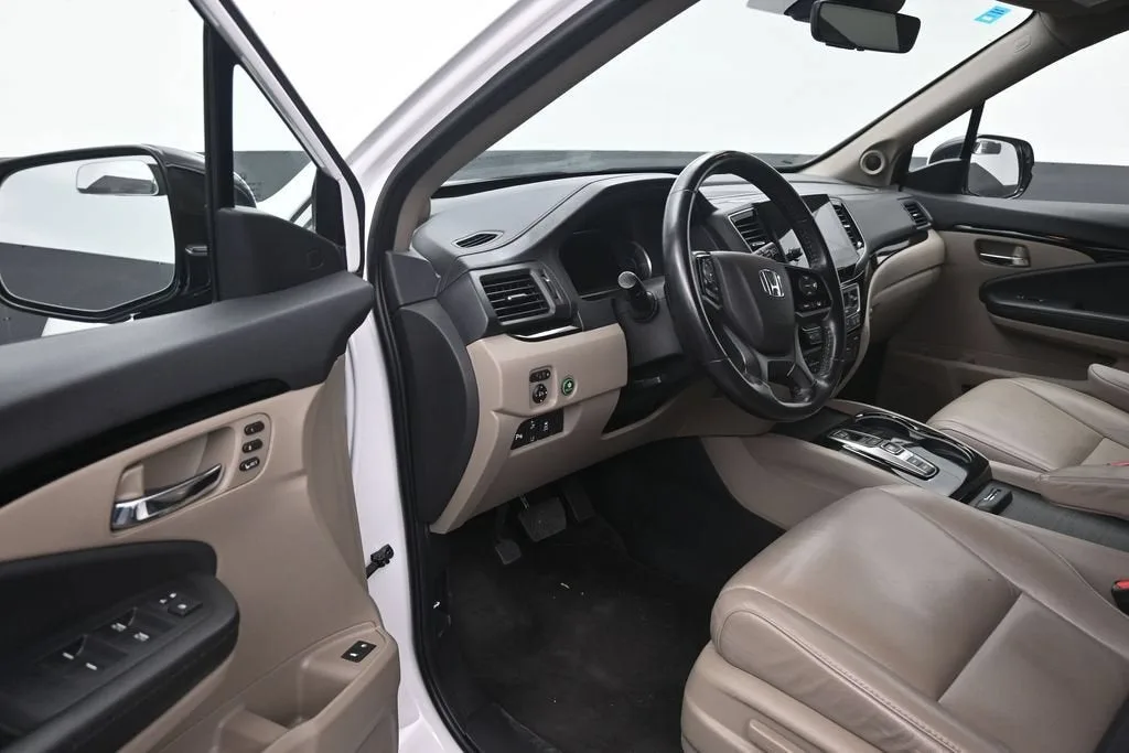 2022 Honda Pilot 2WD Touring 7 Passenger photo 10