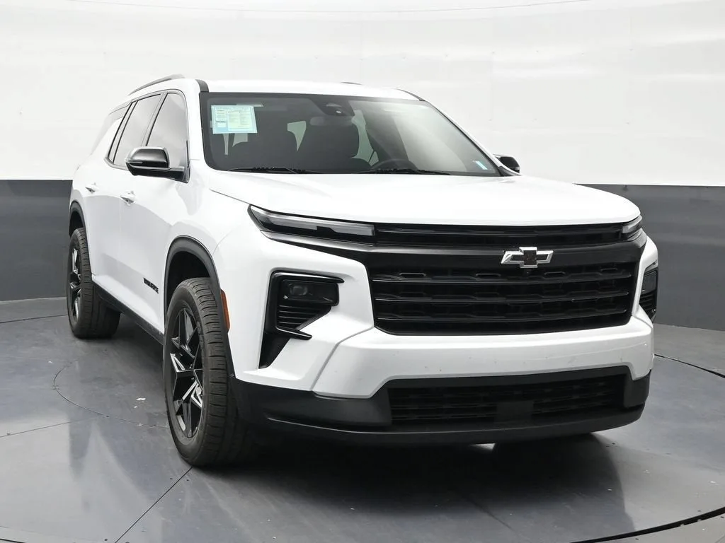2024 Chevrolet Traverse LT photo 7