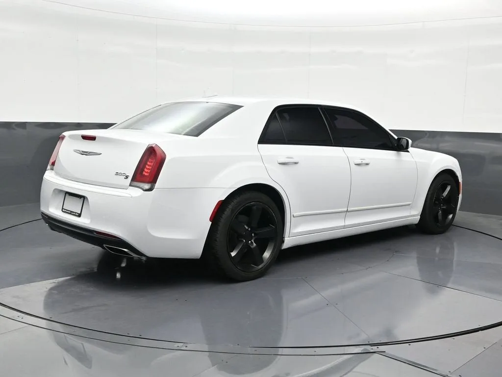 2020 Chrysler 300 300S photo 5