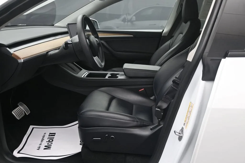 2023 Tesla Model Y Performance photo 10
