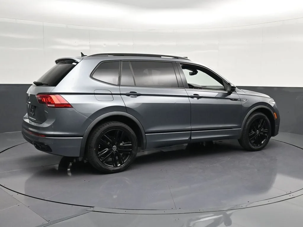 2022 Volkswagen Tiguan 2.0T SE R-Line Black photo 3