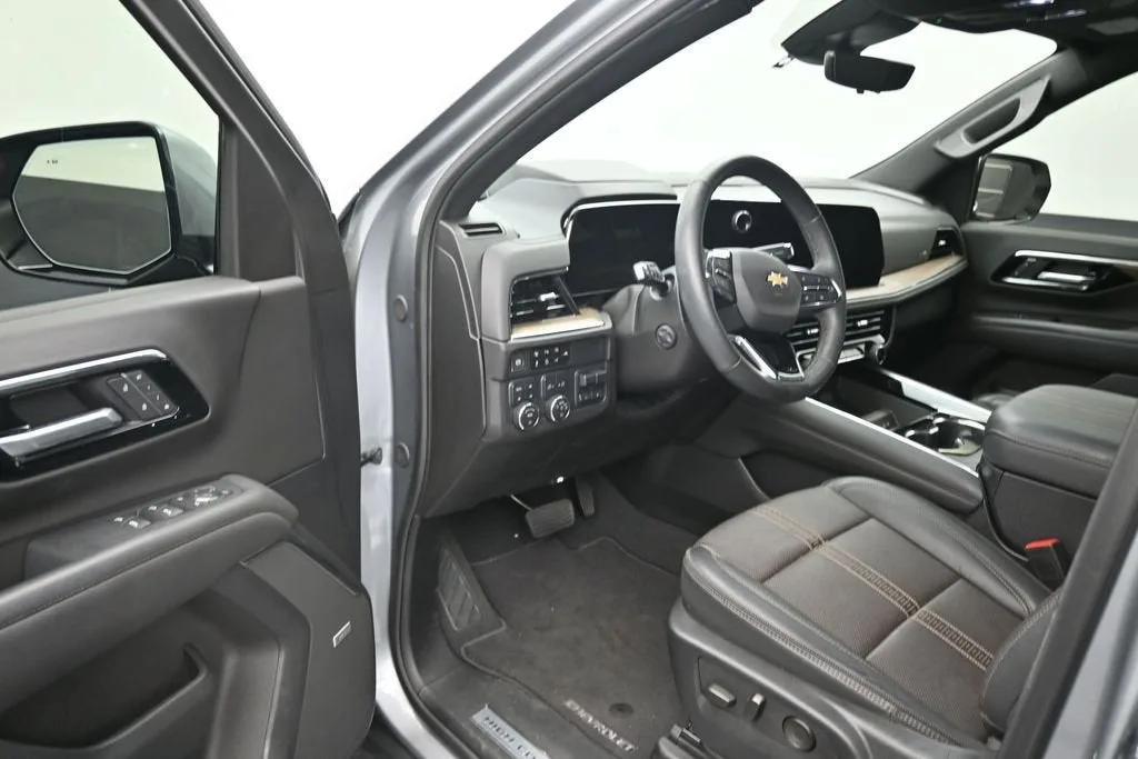 2025 Chevrolet Suburban High Country photo 10