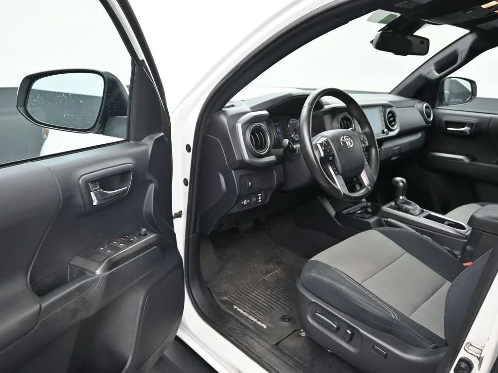 2020 Toyota Tacoma TRD Sport photo 10