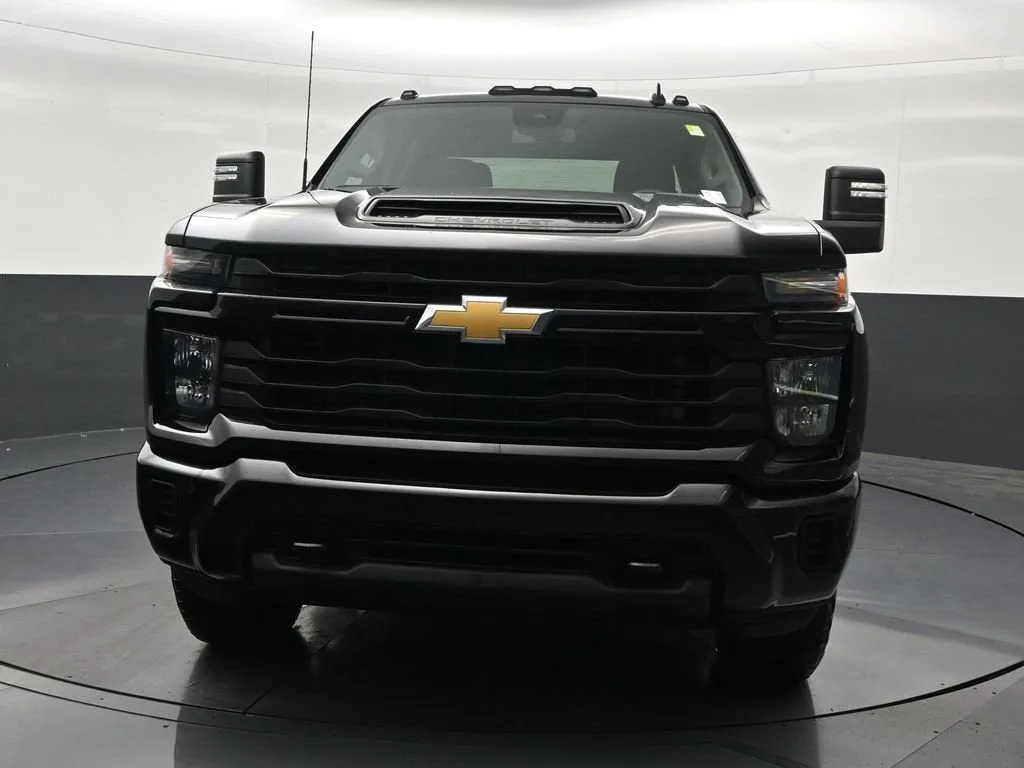 2025 Chevrolet Silverado 2500 HD Custom photo 9