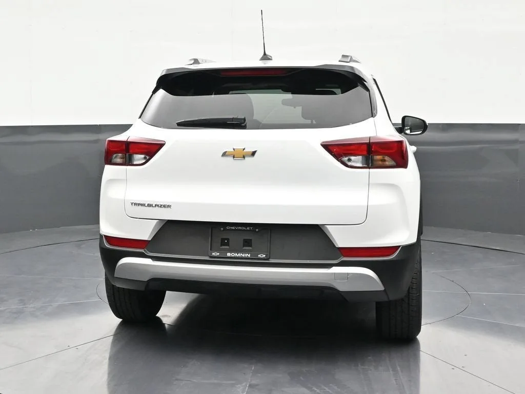 2024 Chevrolet Trailblazer LT photo 4