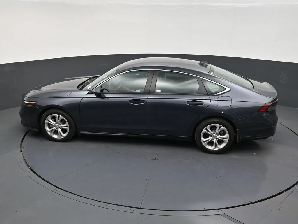 2025 Honda Accord Sedan LX photo 12