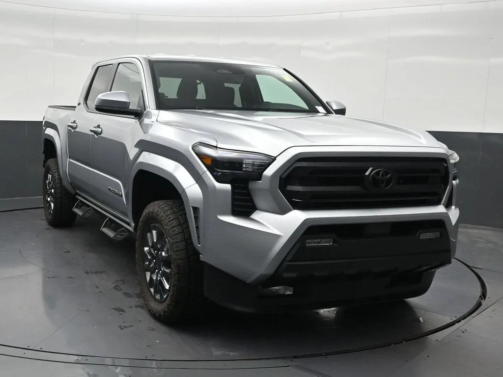 2025 Toyota Tacoma SR5 photo 8