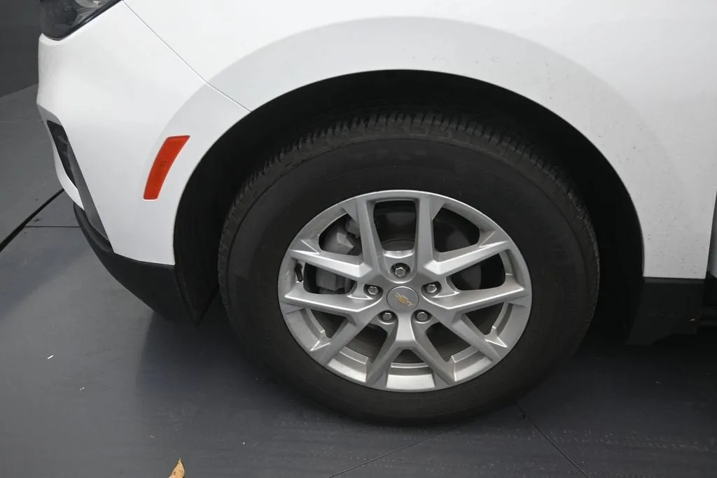 2023 Chevrolet Equinox LT photo 11