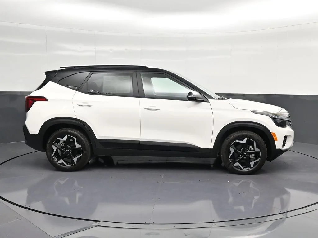 2025 Kia Seltos S photo 4