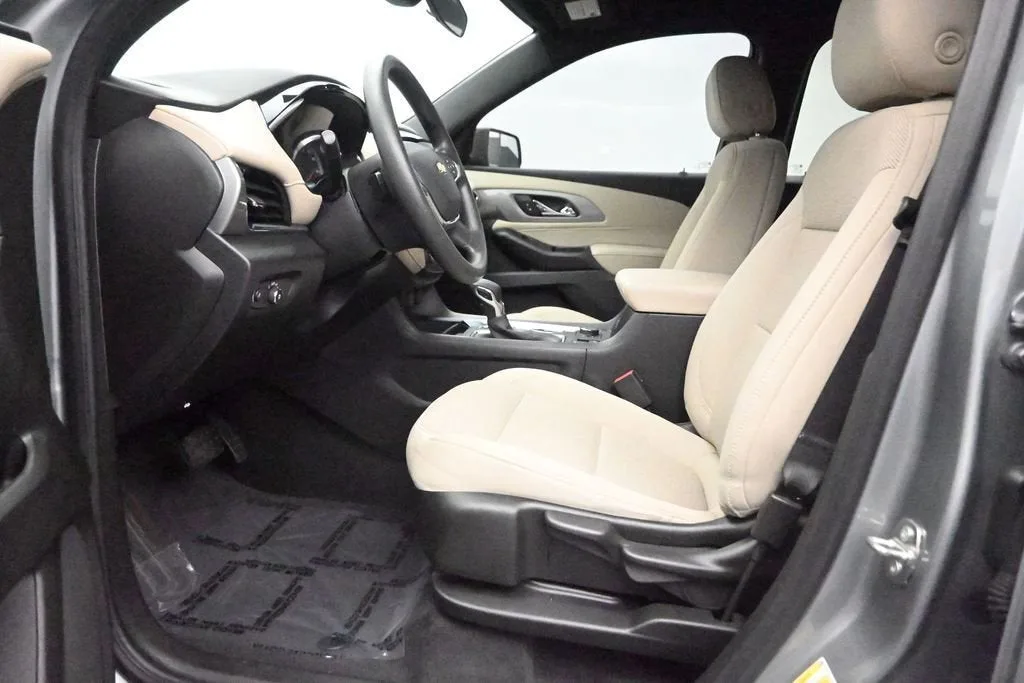2023 Chevrolet Traverse LS photo 12