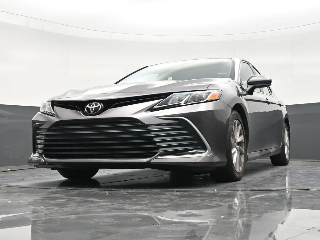 2022 Toyota Camry LE photo 27