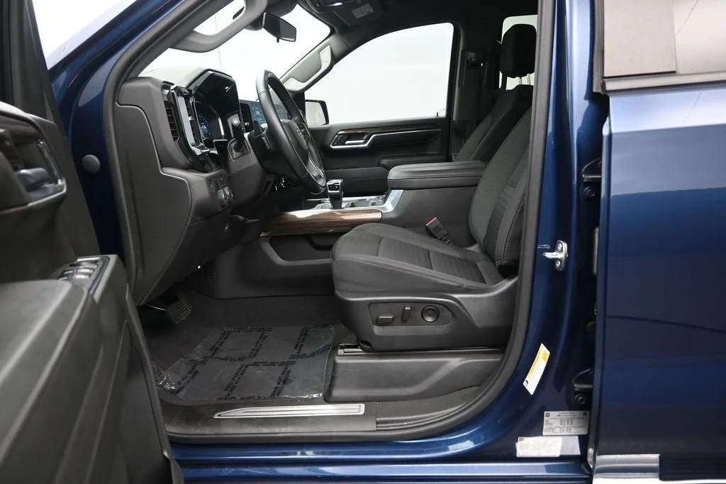 2023 Chevrolet Silverado 1500 RST photo 11