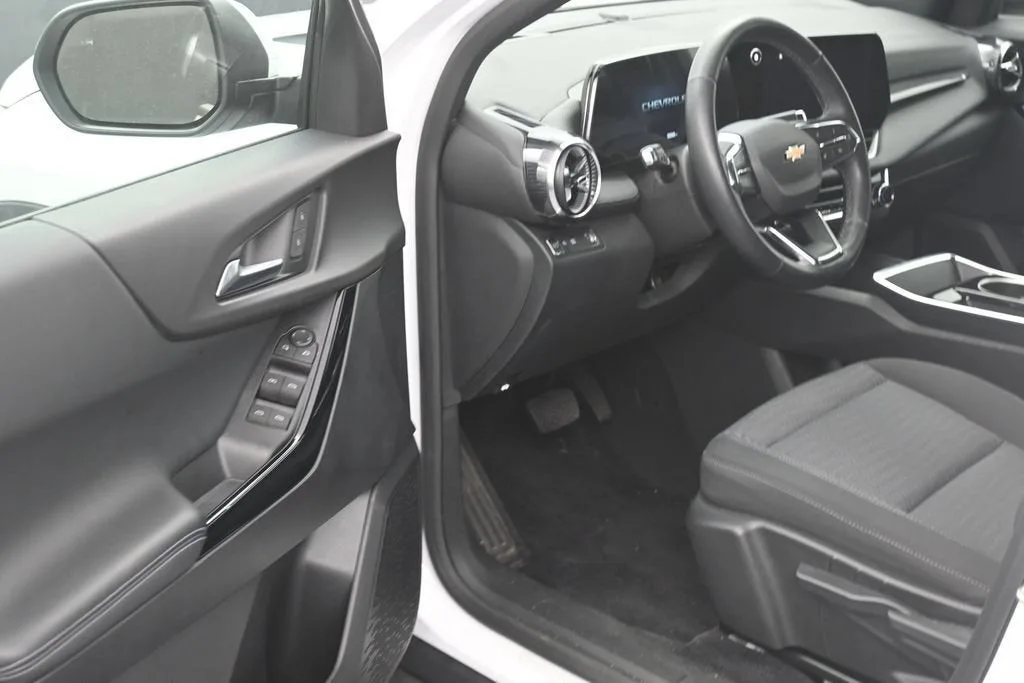2025 Chevrolet Equinox LT photo 11