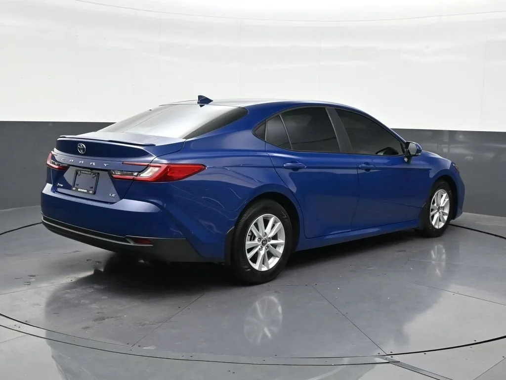 2025 Toyota Camry LE photo 5