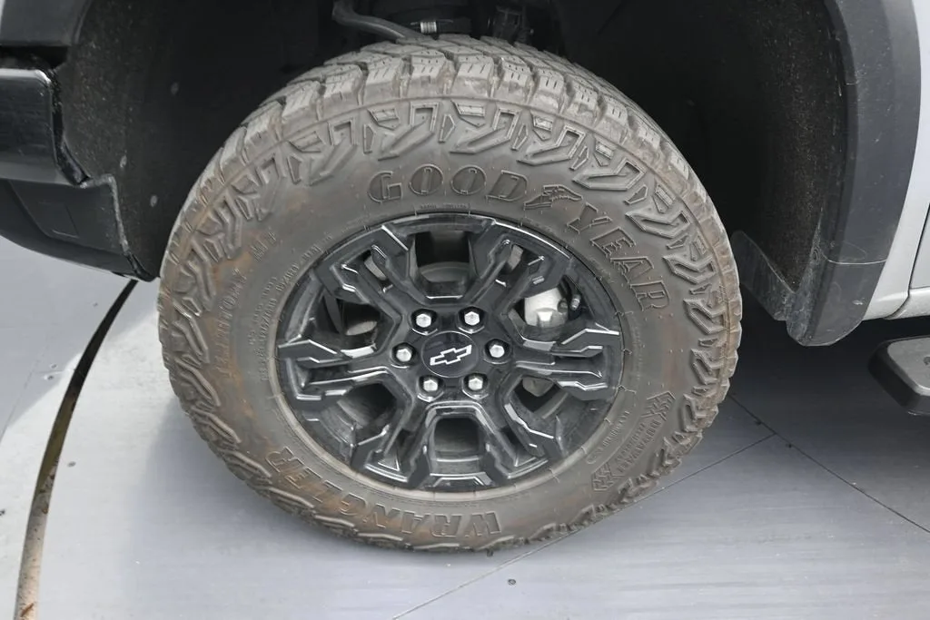 2025 Chevrolet Silverado 1500 ZR2 photo 9