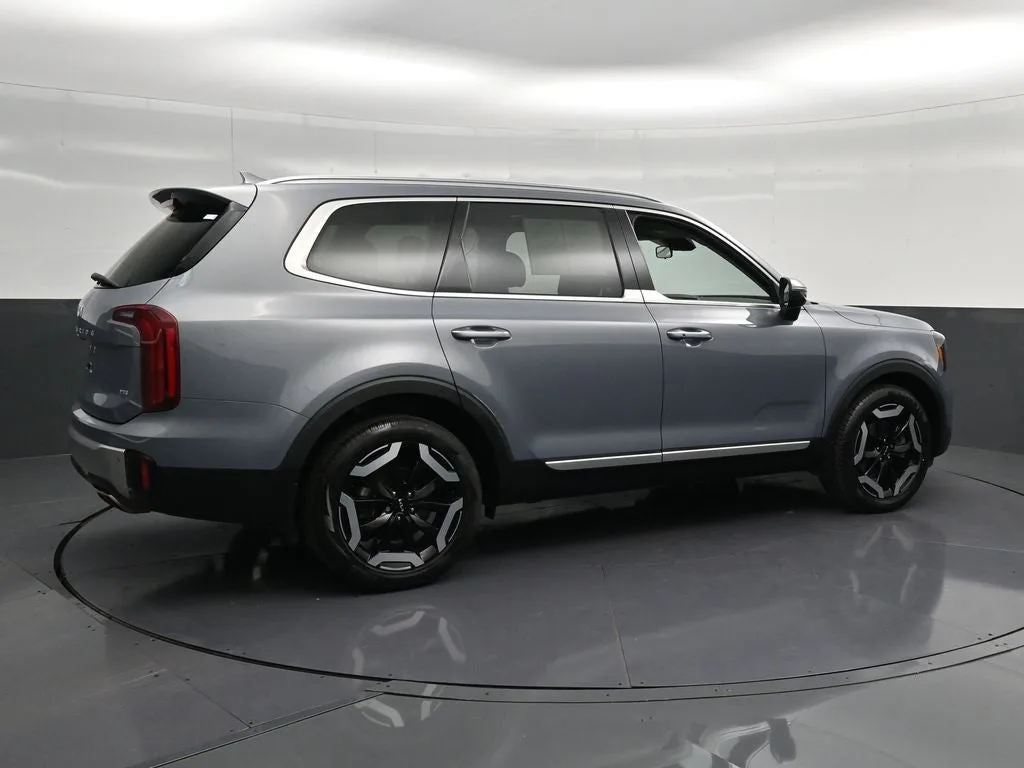 2024 Kia Telluride S photo 3