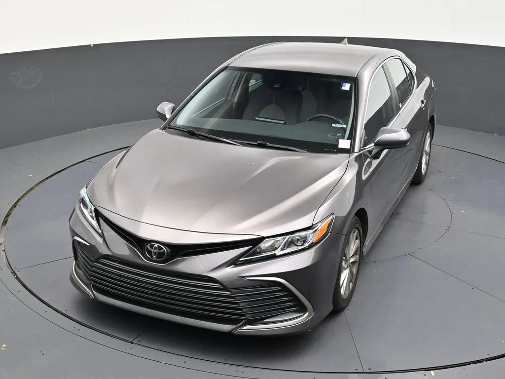 2022 Toyota Camry LE photo 19