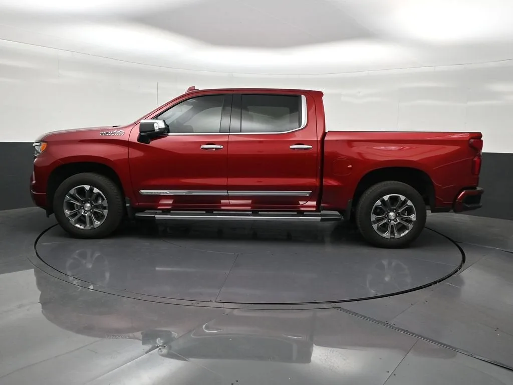 2025 Chevrolet Silverado 1500 High Country photo 2