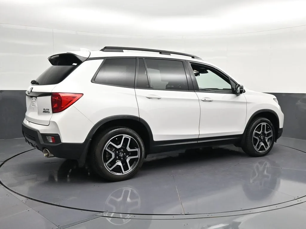 2023 Honda Passport Elite photo 3