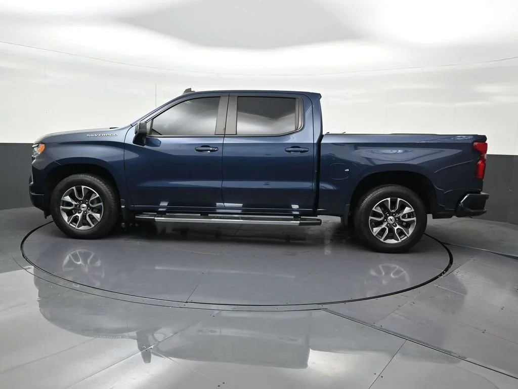 2022 Chevrolet Silverado 1500 RST photo 2