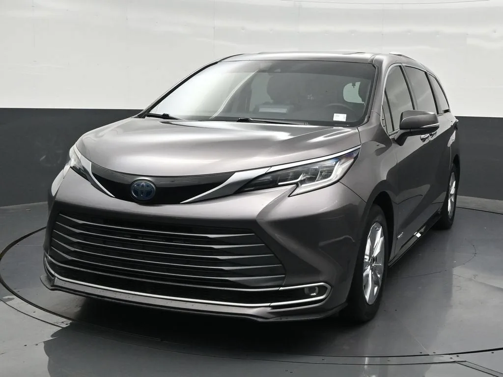 2021 Toyota Sienna Platinum photo 9
