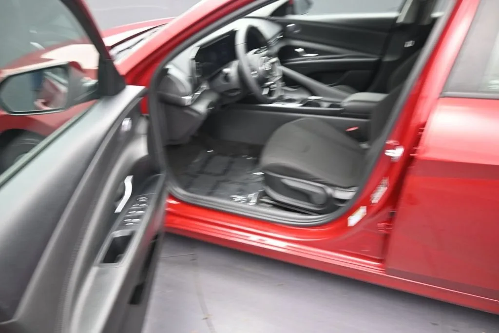 2023 Hyundai Elantra SEL photo 11