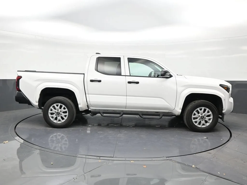 2024 Toyota Tacoma SR photo 6