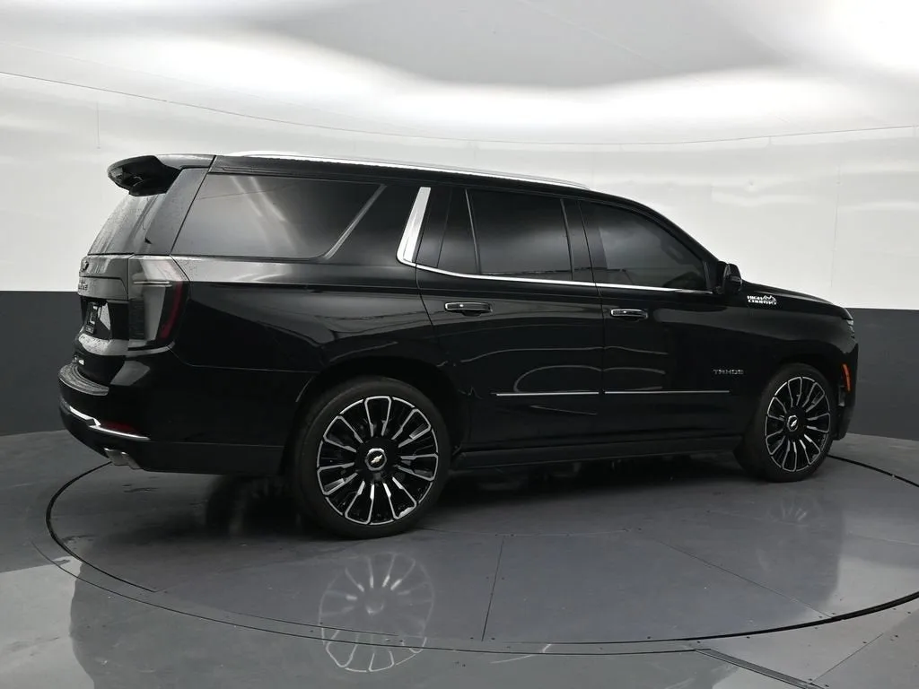 2025 Chevrolet Tahoe High Country photo 8