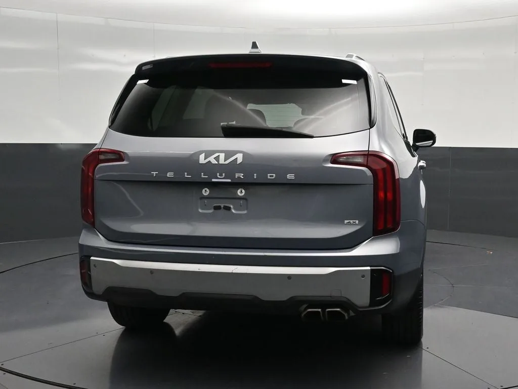 2024 Kia Telluride S photo 2