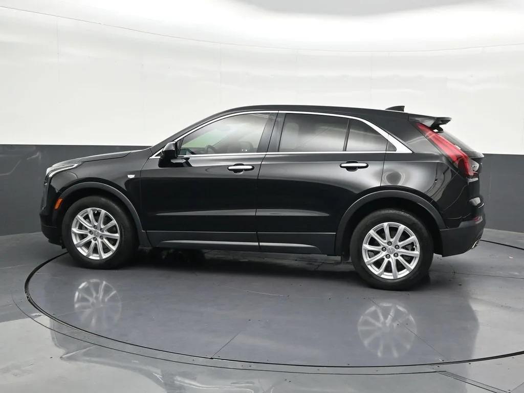 2023 Cadillac XT4 Luxury photo 2