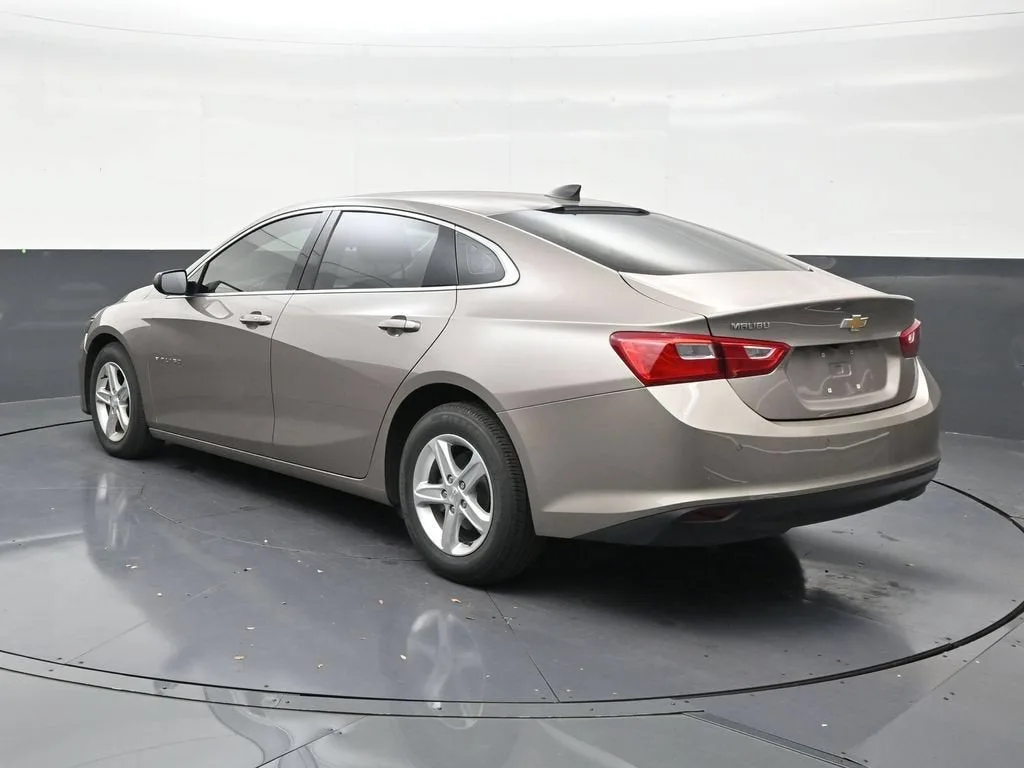 2025 Chevrolet Malibu LS photo 3