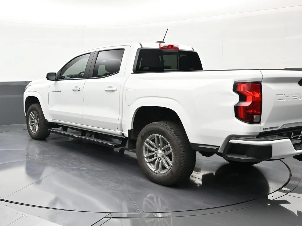 2024 Chevrolet Colorado LT photo 3