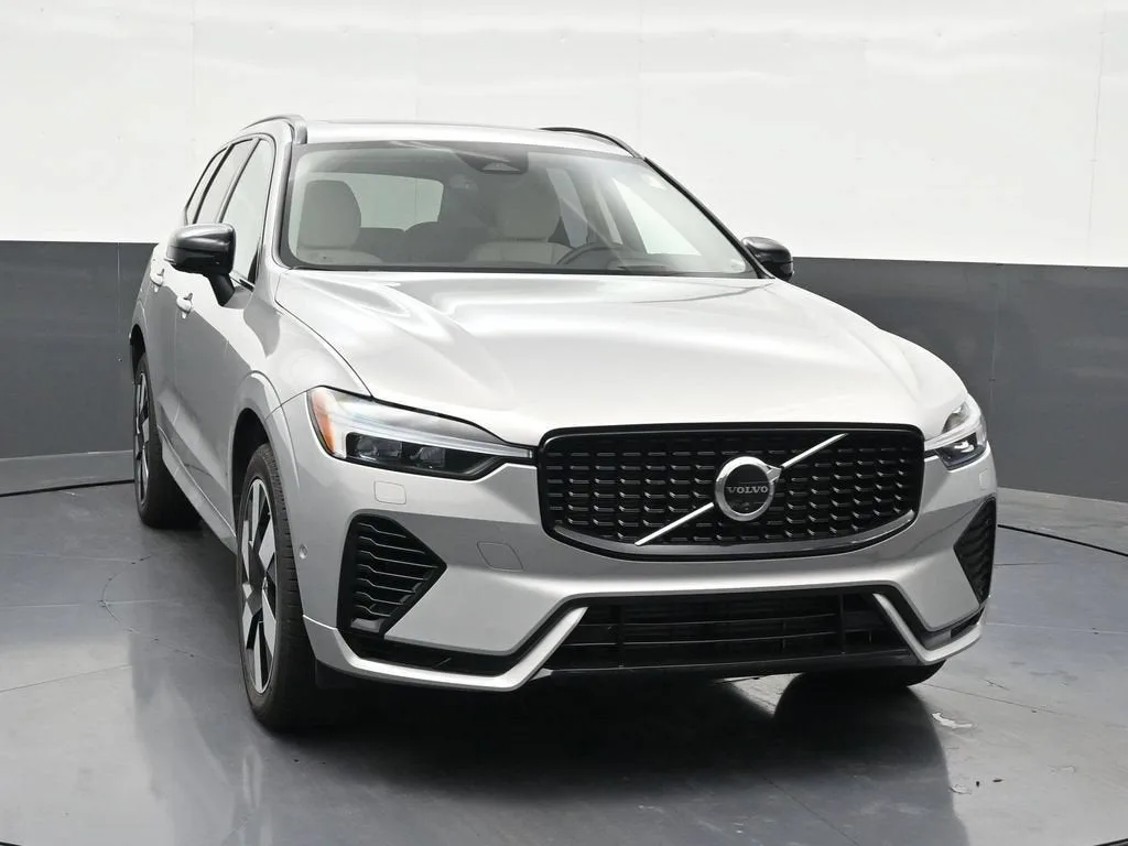 2024 Volvo XC60 Recharge Plug-In Hybrid T8 Ultimate Dark Theme photo 8