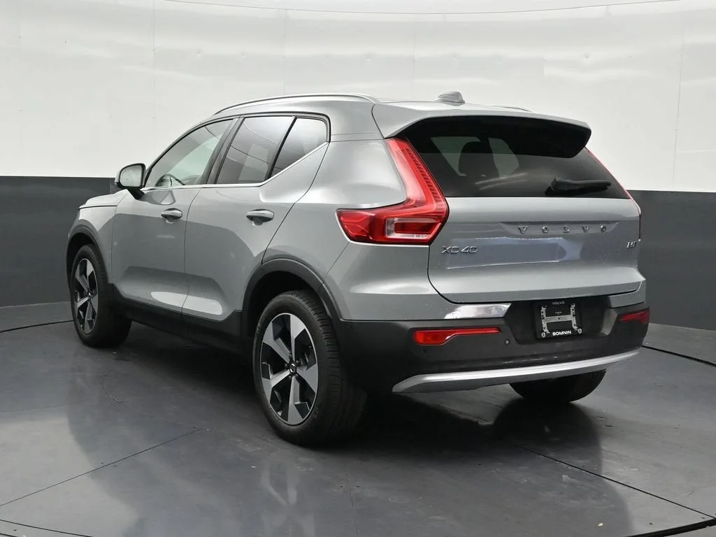 2025 Volvo XC40 Plus Bright Theme photo 3