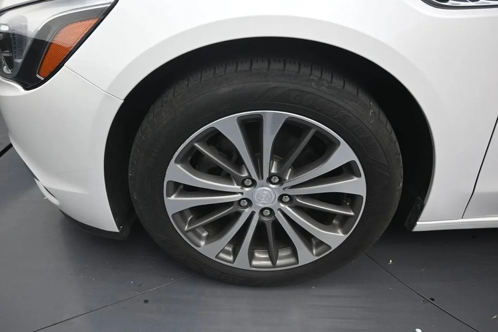 2019 Buick LaCrosse Essence photo 9