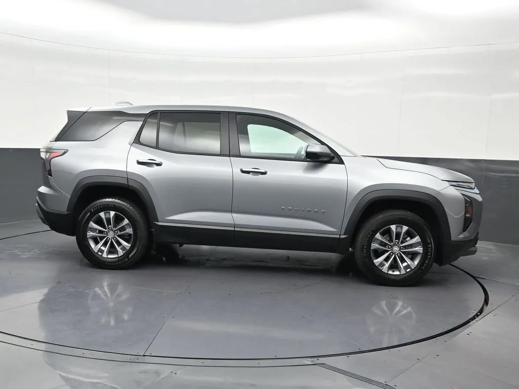 2025 Chevrolet Equinox LT photo 7