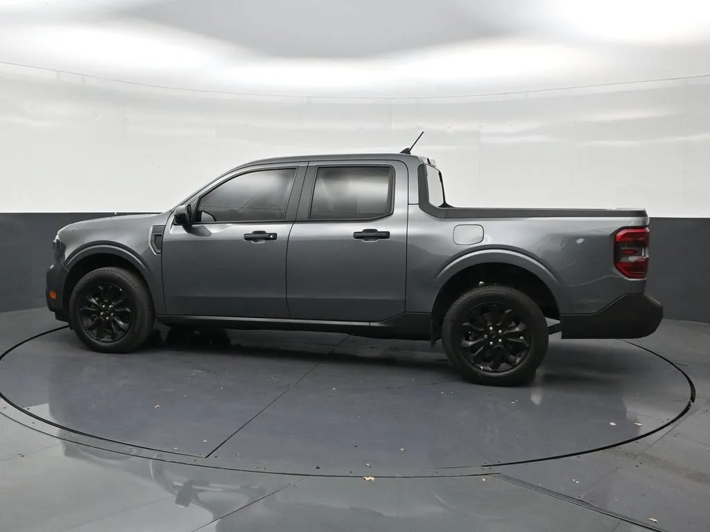 2024 Ford Maverick XLT photo 2
