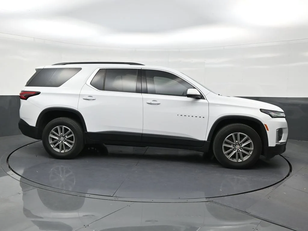 2023 Chevrolet Traverse LT Cloth photo 6