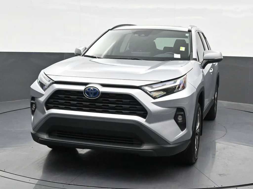 2024 Toyota RAV4 Hybrid XLE Premium photo 9